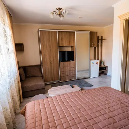 готель-ресторан каміла Hotel Polyana (Transcarpathia)