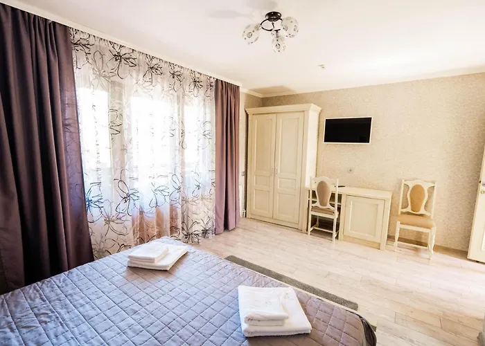 готель-ресторан каміла Hotel Polyana (Transcarpathia)