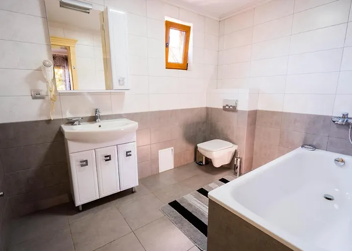 готель-ресторан каміла Hotel Polyana (Transcarpathia)