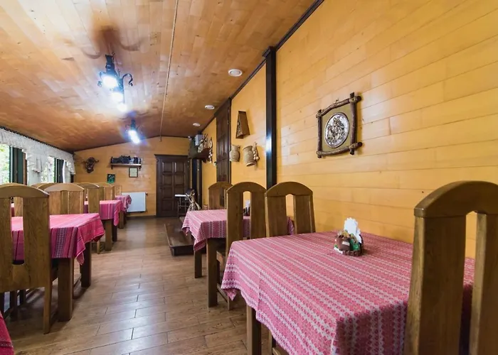 готель-ресторан каміла Hotel Polyana (Transcarpathia)