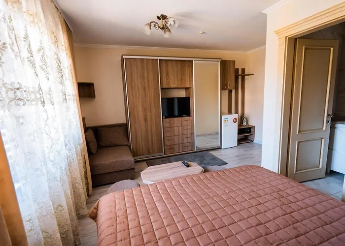 готель-ресторан каміла Hotel Polyana (Transcarpathia)
